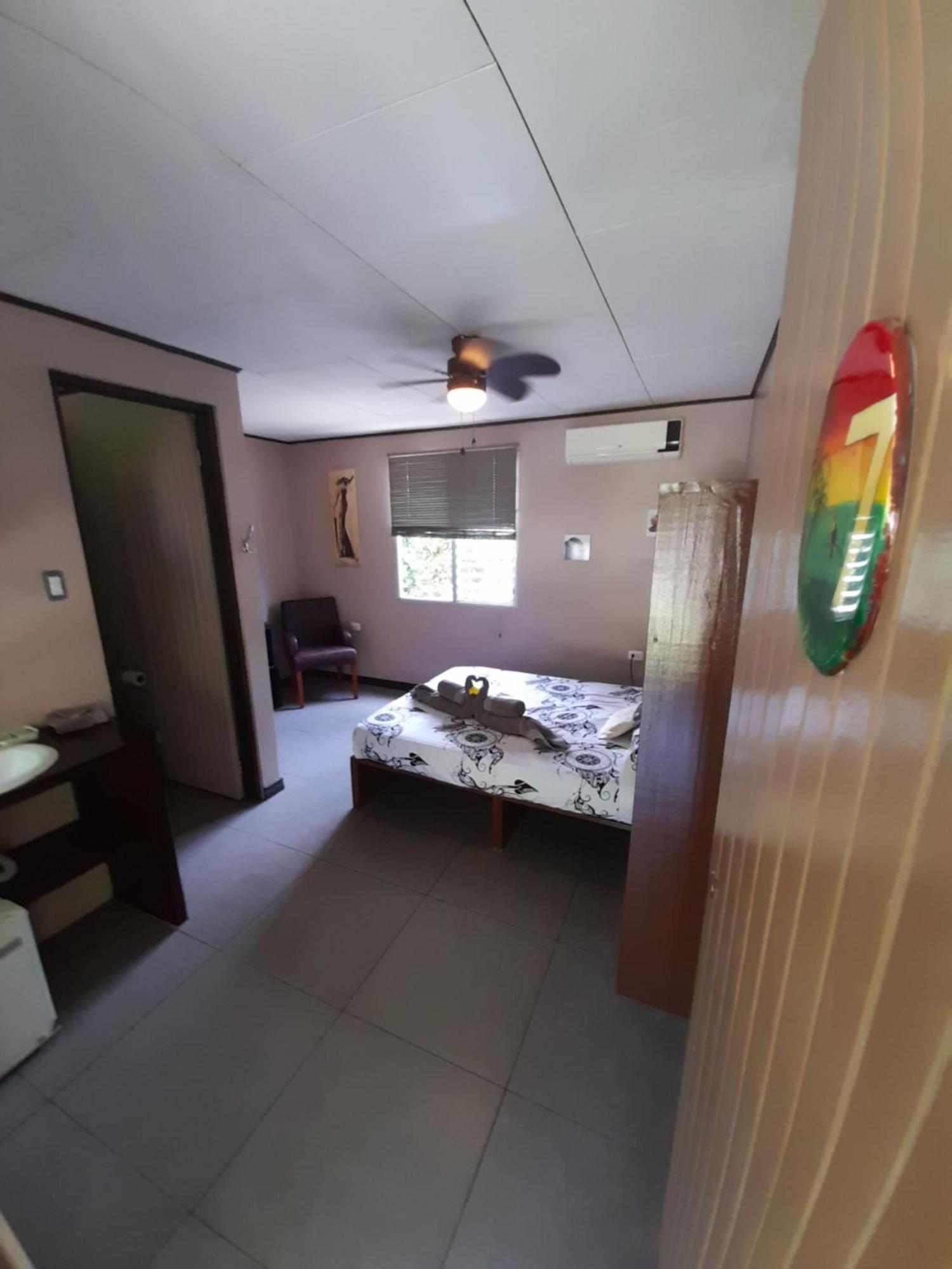 Hotel El Colibri Rojo - Cabinas - Le Colibri Rouge Cahuita Phòng bức ảnh